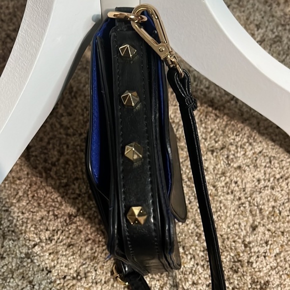 Vr Black Crossbody Bag Adjustable Straps Gold Tone Spikes - Picture 13 of 13